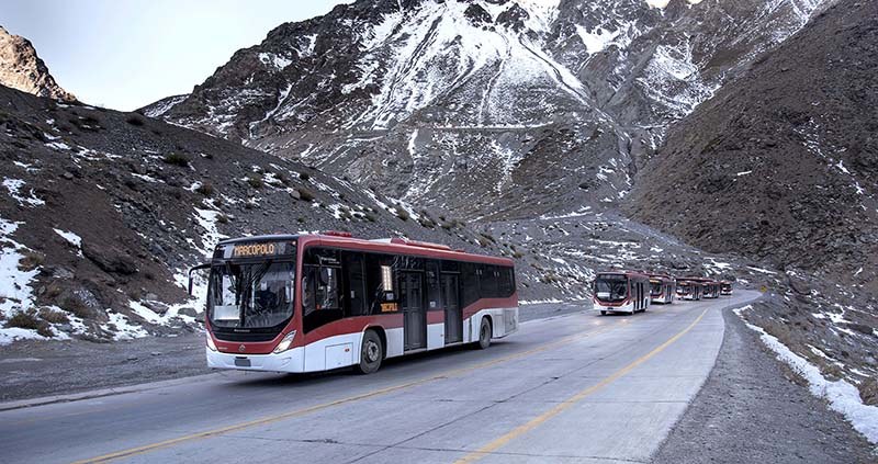 Santiago pone el foco en conectividad y seguridad al momento de recibir 120 nuevos buses Volvo con el sistema Safety Zones